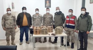 KARS (AA) – Sarıkamış'ta jandarma ekiplerince yakalanan kaçak avcıya 10