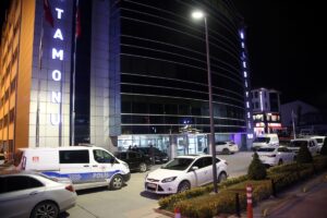 - Müdahale sırasında güvenlik görevlisi bacağından yaralandı