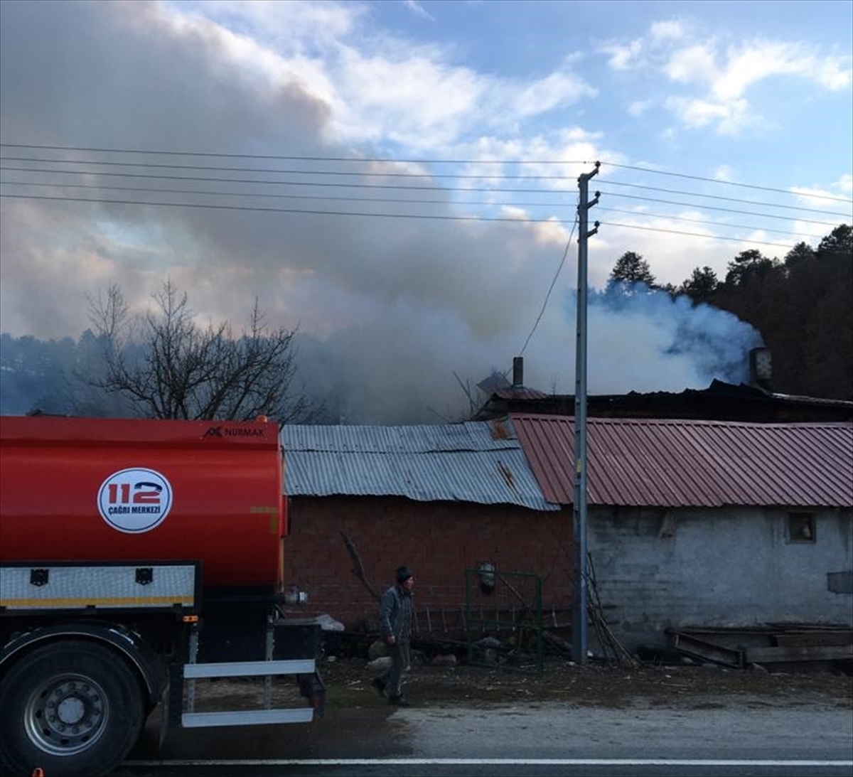 Kastamonu'da 2 katlı ev yandı