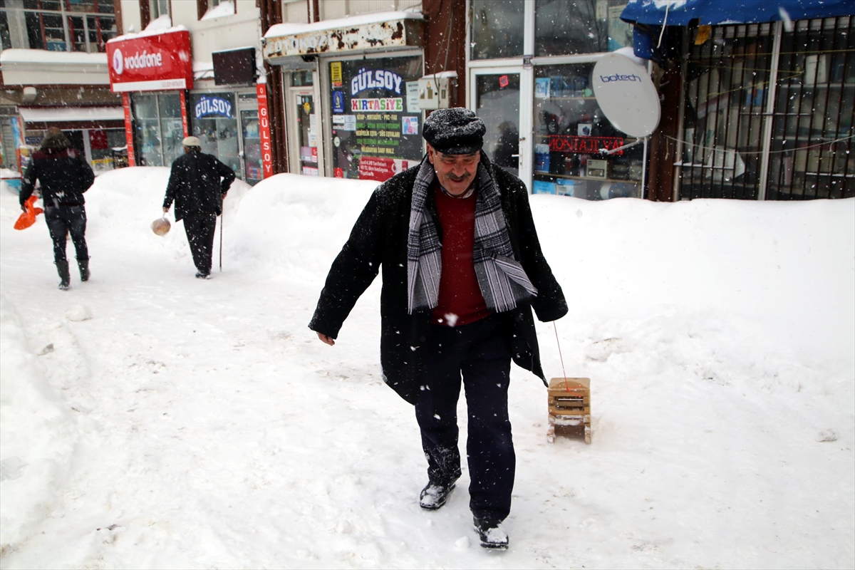 Kastamonulu Mustafa dede, mart karının tadını kızakla kayarak çıkardı