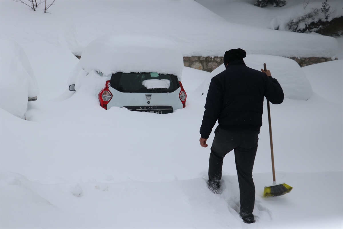 Kastamonu'nun bazı ilçelerinde kar kalınlığı 1 metreyi geçti