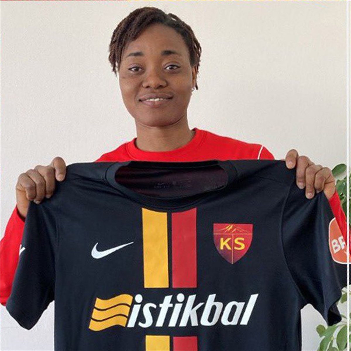 Kayseri Kadın Futbol Takımı, Dosumu'yu transfer etti
