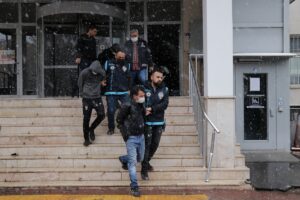 KAYSERİ (AA) – Kayseri'de hırsızlık olaylarına karıştığı belirlenen 8 zanlı