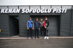 - "2022 yılında 3 şampiyonluk bekliyorum ama şampiyonluk olamasa bile