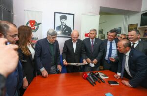 MANİSA (AA) – CHP Genel Başkanı Kemal Kılıçdaroğlu, Manisa Gazeteciler