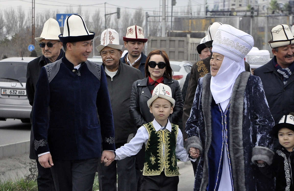 Kırgızistan'da “5 Mart Milli Ak Kalpak Günü” geçit töreni ile kutlandı