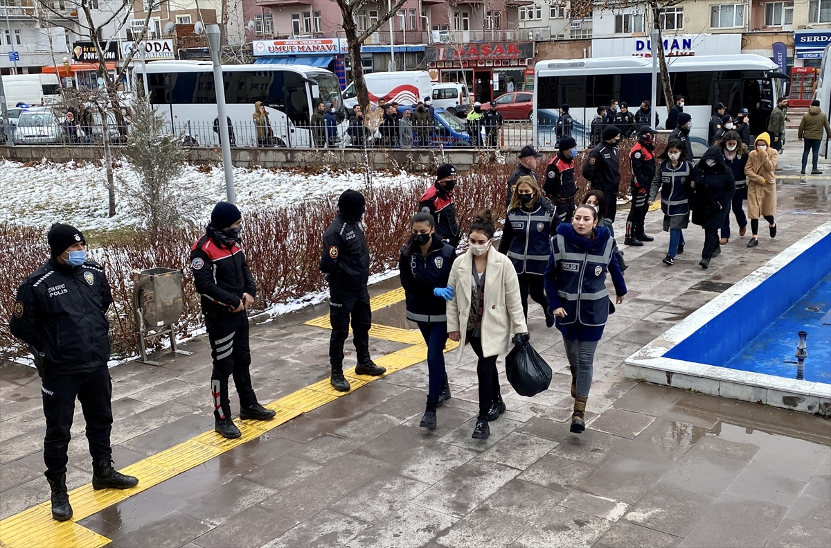 Kırşehir merkezli 18 ilde düzenlenen dolandırıcılık operasyonunda 43 kişi yakalandı