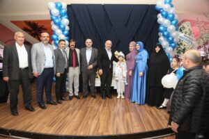 KOCAELİ (AA) – Kocaeli'de, Darıca Belediye Başkanı Muzaffer Bıyık, makam