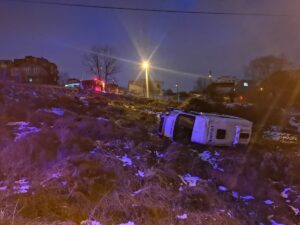 KOCAELİ (AA) – Kocaeli'nin Gebze ilçesinde devrilen servis minibüsünün sürücüsü