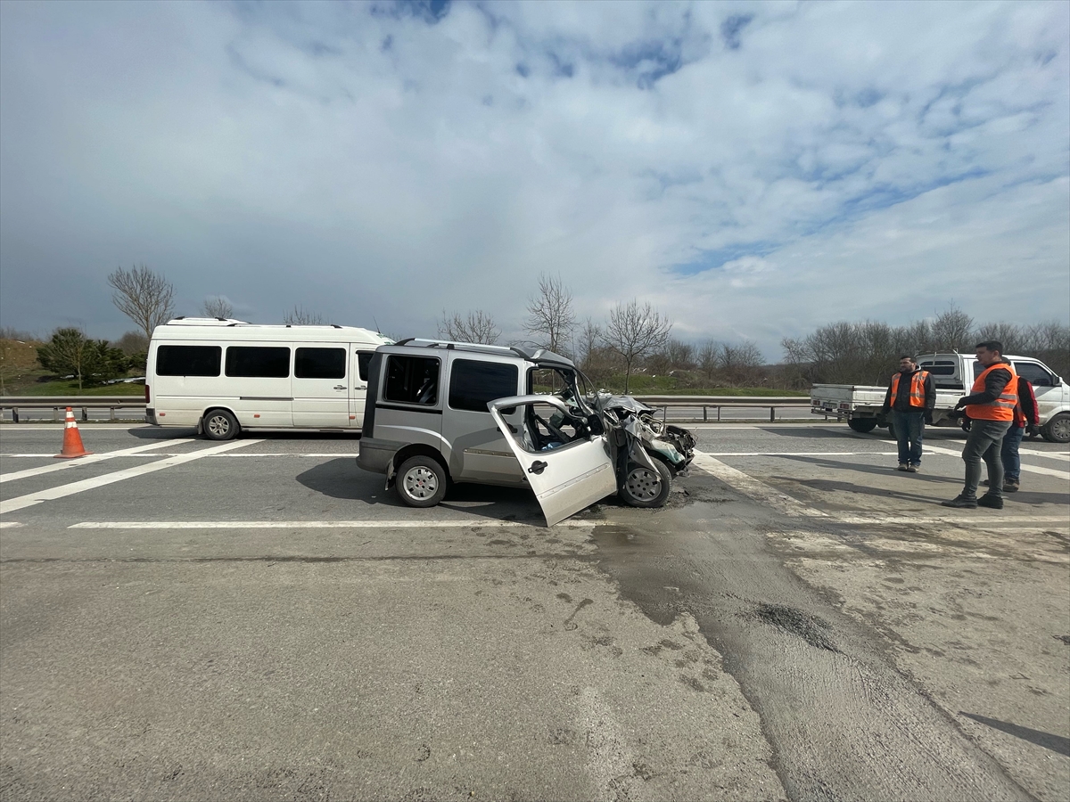 Kocaeli'de trafik kazası D-100 kara yolunda ulaşımı aksattı