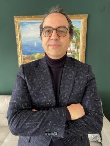 - "Vaka sayısı düştükçe aşılamaya karşı eğilim de azalıyor. Dünya