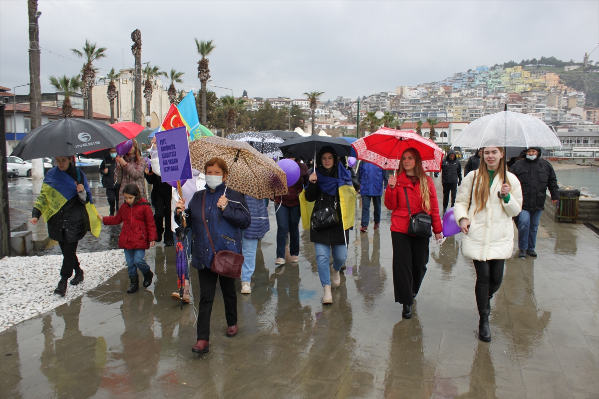 Kuşadası'nda 8 Mart Dünya Kadınlar Günü yürüyüşle kutlandı