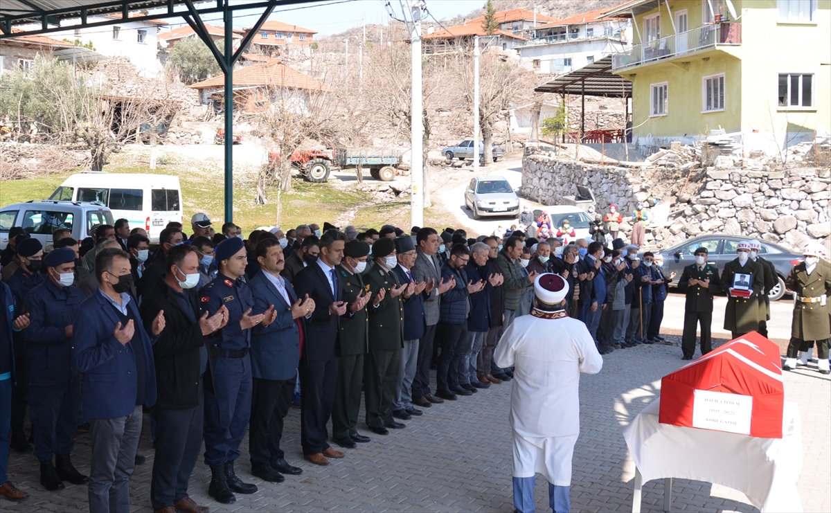 Manisa'da vefat eden Kore gazisi Halil Çiydem'in cenazesi toprağa verildi
