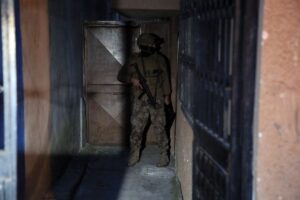 MERSİN (AA) – Mersin'de terör örgütü DEAŞ'a yönelik şafak operasyonu