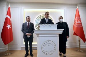 DÜZCE (AA) – Milli Eğitim Bakanı Mahmut Özer, eğitim sistemindeki