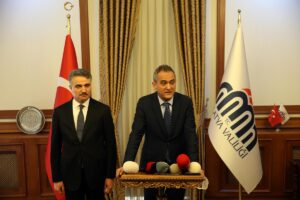 MALATYA (AA) – Milli Eğitim Bakanı Mahmut Özer, yüz yüze