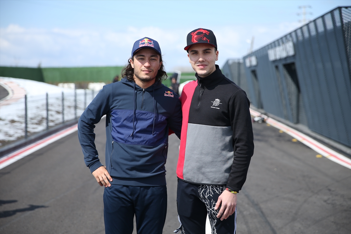 Milli motosikletçiler Öncü ve Sofuoğlu, Dünya Supersport 600'de yarışacak