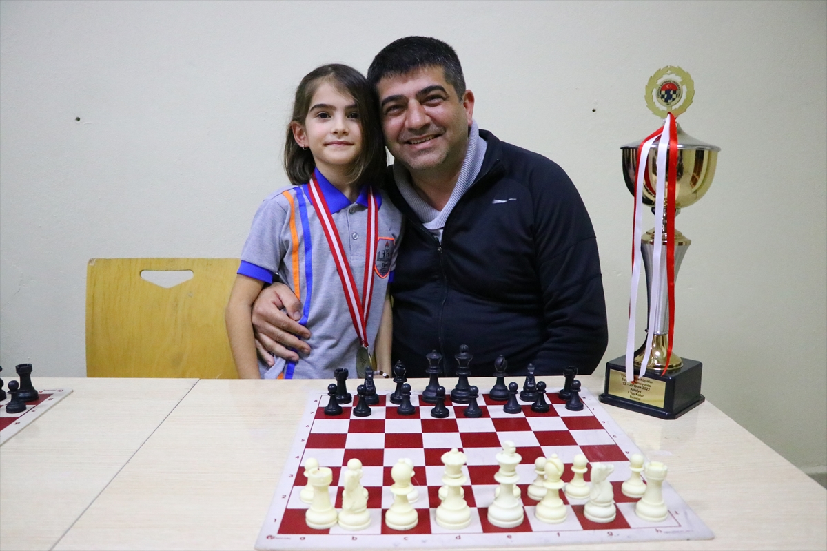 Minik Elif Dila'nın satrançta hedefi Avrupa ve dünya şampiyonluğu