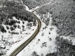 MUĞLA (AA) – Muğla'nın Menteşe ilçesinde yüksek kesimlerde kar etkili