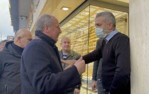 - " 'Kimseyi kızdırmayalım, ortaya karışık bir metin yapalım.' Bu