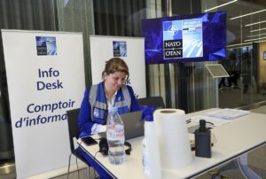 - Ukrayna Devlet Başkanı Zelenskiy'nin toplantıya telekonferansla katılarak konuşma yapması