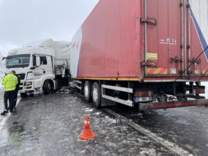 NEVŞEHİR (AA) – Nevşehir'in Ürgüp ilçesinde tır ve kargo kamyonunun