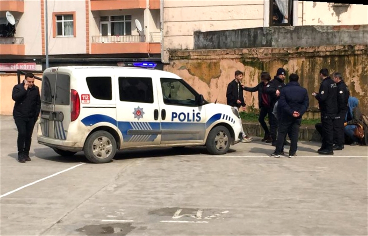ORDU (AA) – Ordu'nun Ünye ilçesinde okul bahçesinde çıkan kavgada
