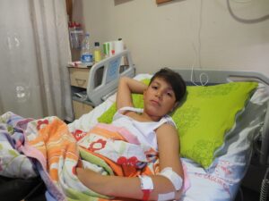 AYDIN (AA) – Aydın'ın Karacasu ilçesinde kendisine saldıran başıboş köpeklerden