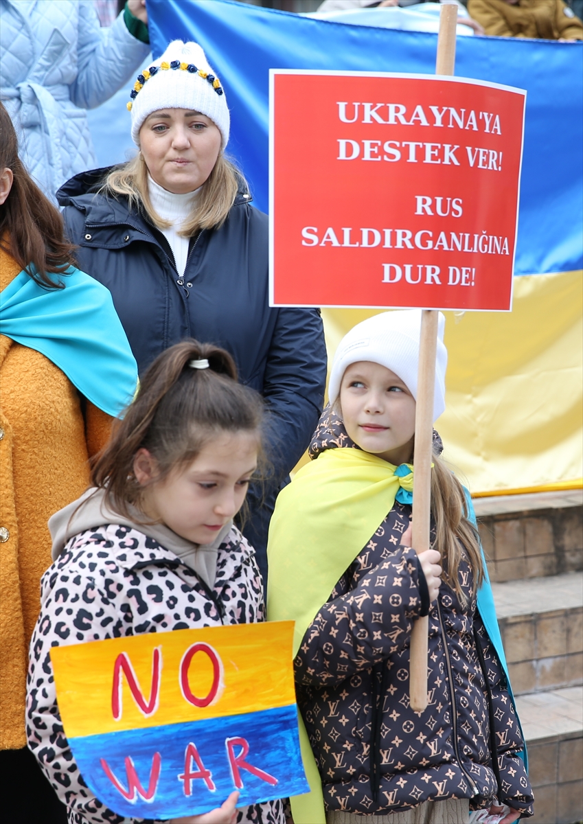 Sakarya'da yaşayan Ukraynalılar, Rusya'yı protesto etti