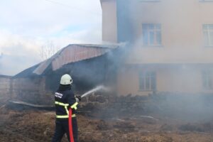 SAMSUN (AA) – Samsun'un Havza ilçesinde meydana gelen yangında dumandan