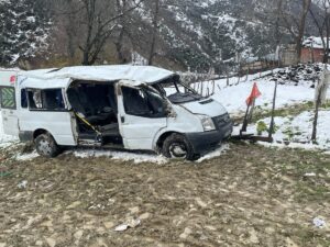 SAMSUN (AA) – Samsun'un Yakakent ilçesinde, öğrenci servis aracının devrildiği