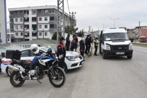 - Kentte, 10 öğrencinin yaralandığı servis kazası sonrası ekipler kontrolleri