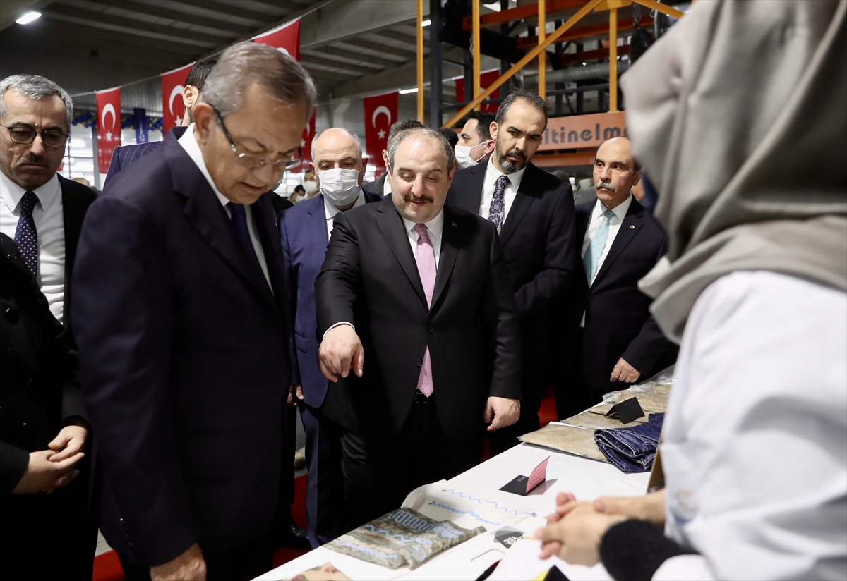 Bakan Varank, Kahramanmaraş'ta dokuma işletmesinin açılışında konuştu: