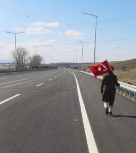 ÇANAKKALE (AA) – Şehitlerin anısına İstanbul'dan Çanakkale'ye yürüyen Tokat 15'liler