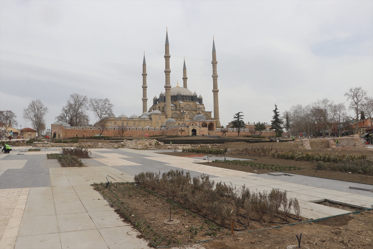 Selimiye Meydanı çalışmalar tamamlandığında Türkiye'deki en büyük meydanlardan olacak