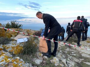 SİNOP (AA) – Sinop'ta deniz kenarında uçurumda cesedi bulunan kadının
