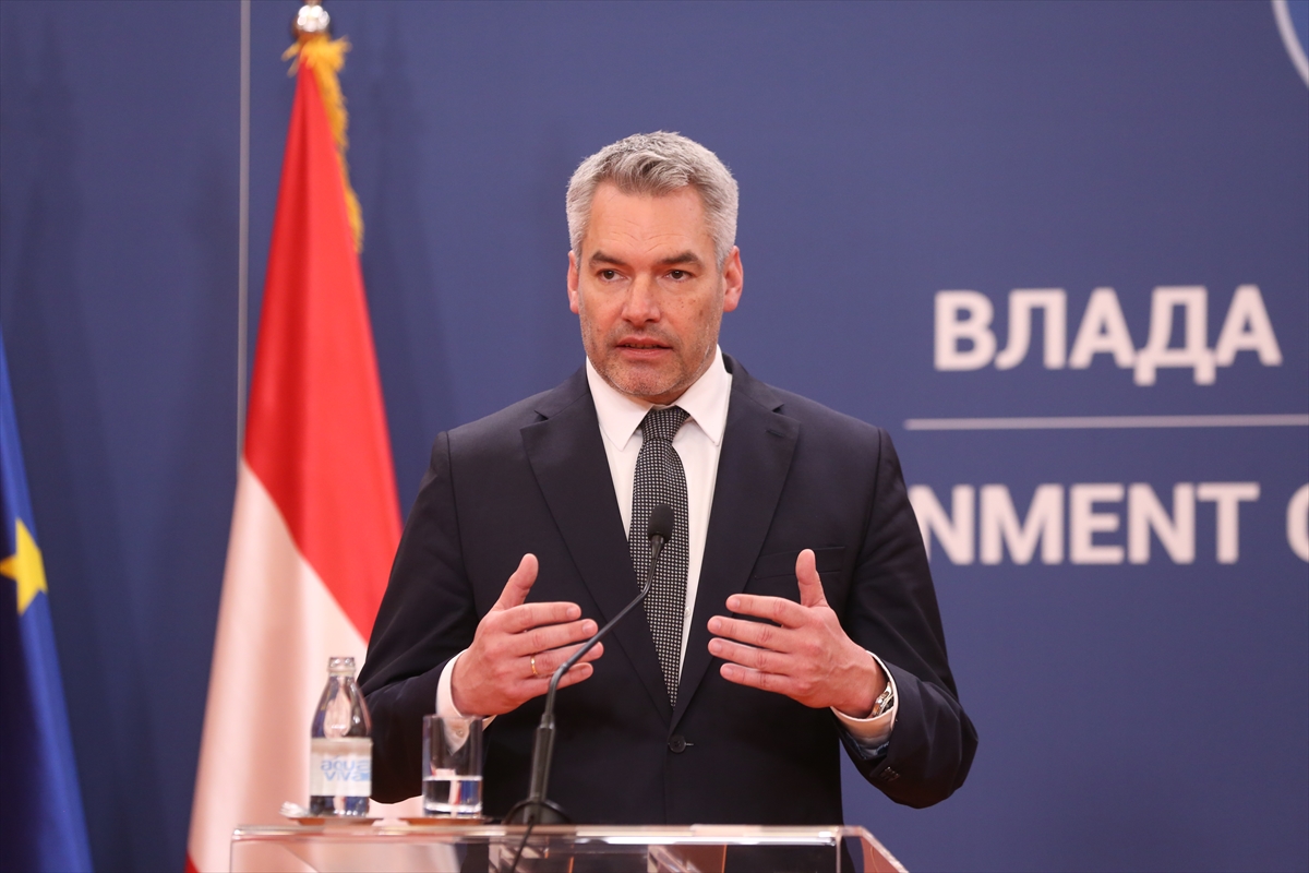 Sırbistan Başbakanı Brnabic, Avusturya Başbakanı Nehammer’i kabul etti