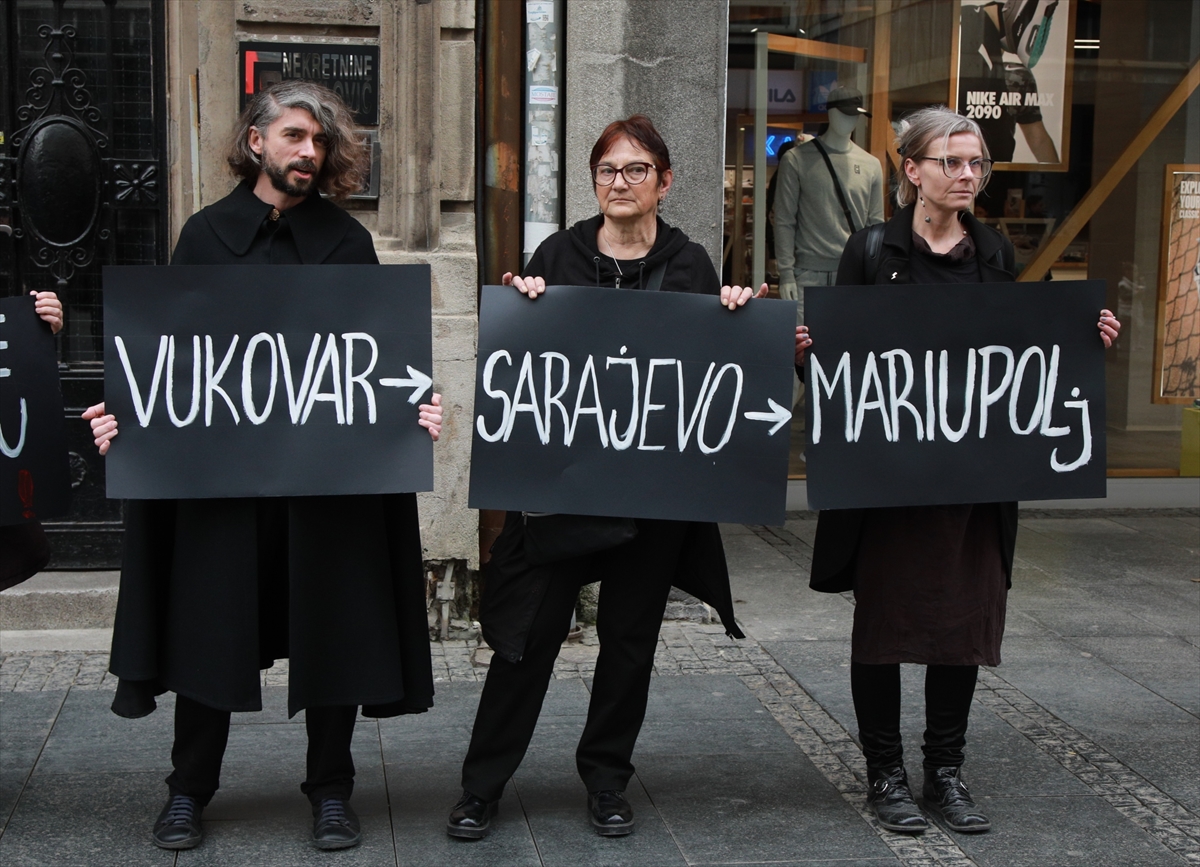 Sırbistan'ın başkenti Belgrad'da Ukrayna'daki savaş protesto edildi