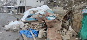 ŞIRNAK (AA) – Şırnak'ın Uludere ilçesinde dağdan kopan taş kütlesinin