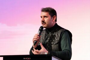 SİVAS (AA) – Halk ozanı Aşık Veysel Şatıroğlu, vefatının 49.