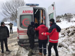 DÜZCE (AA) – Düzce'nin Gölyaka ilçesinde telefon vericisini tamir etmek
