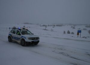 TOKAT (AA) – Kar yağışı ve buzlanmanın etkili olduğu Tokat-Sivas