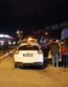 TOKAT (AA) – Tokat'ta ambulans ile otomobilin çarpışması sonucu 3