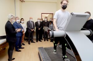 - Ön değerlendirmelerle bireylerin gelecekte düşme problemlerine çözüm arayacak laboratuvarın