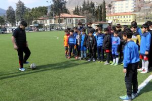 AMASYA (AA) – Amasya'da lokomotifin çarpması sonucu yaralanan ve sağ