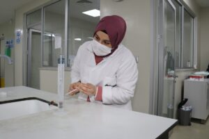 - Adana'da kurulu Tezkim Sitrik Asit Fabrikası'nda limon tuzu üretiminin