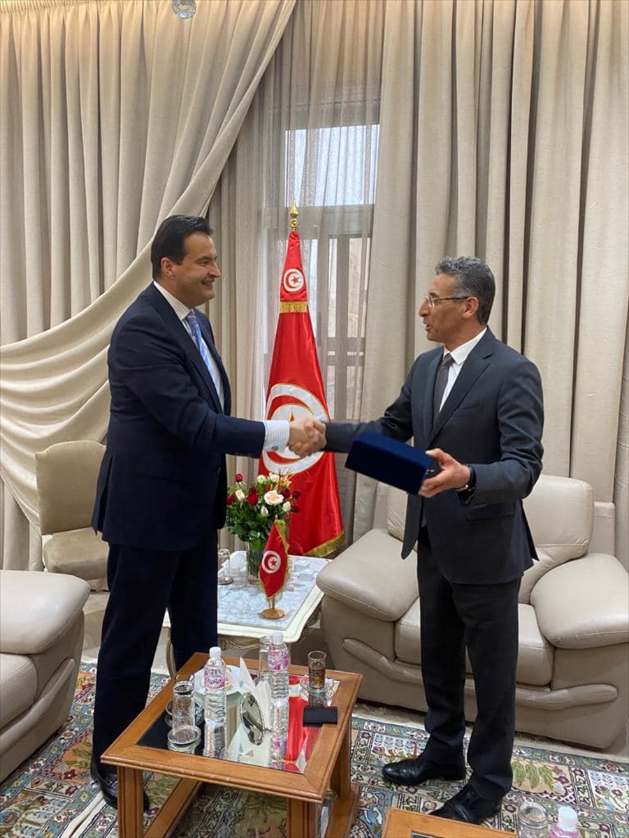 Türkiye’nin Tunus Büyükelçisi Çakıralp, Tunus İçişleri Bakanı ile görüştü