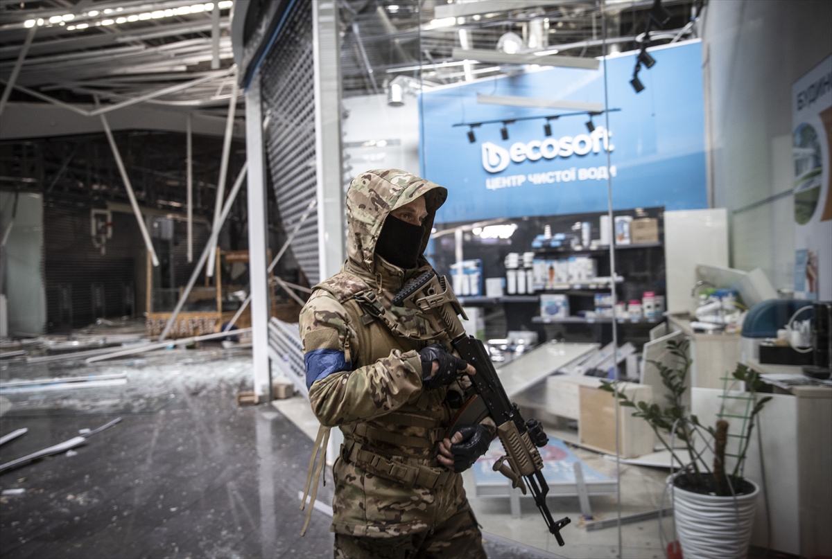 GÜNCELLEME – Ukrayna, Kiev'deki alışveriş merkezine düzenlenen saldırıda 8 kişinin öldüğünü duyurdu