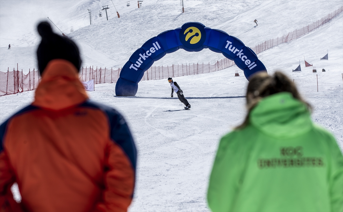 ÜNİLİG Snowboard Türkiye Şampiyonası Erzurum'da başladı