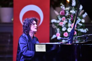 - "Rusya-Ukrayna savaşında her iki ülkenin de ferdi olarak büyük